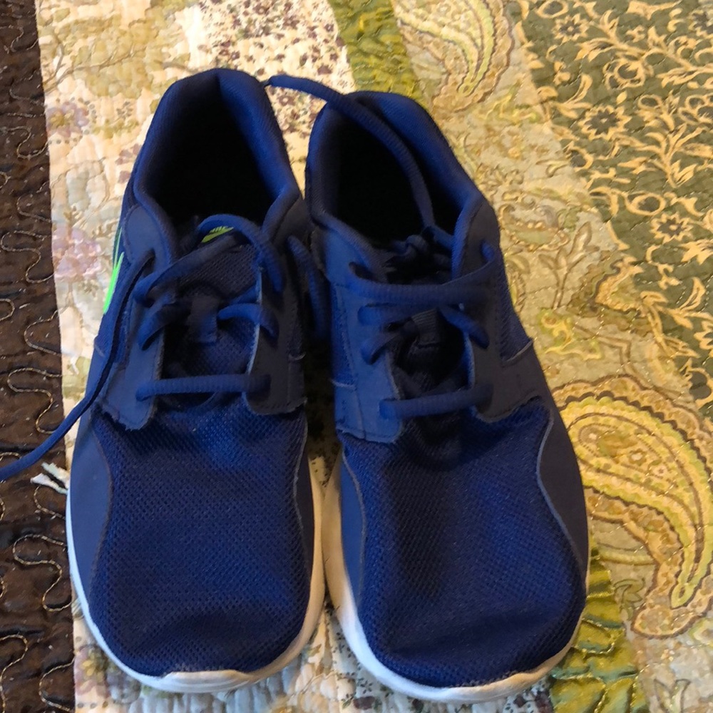 Navy Nike sneakers.